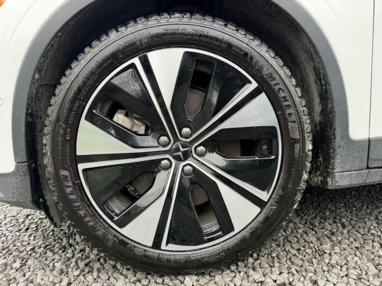 Polestar 2 снимка Polestar 2