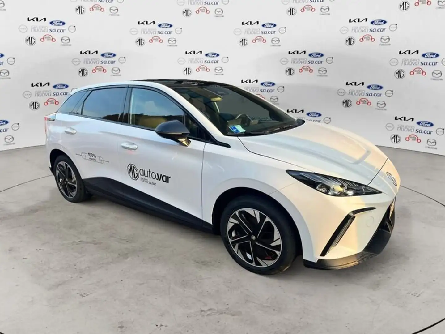 MG MG4 Luxury 64 KWh Bianco - 1