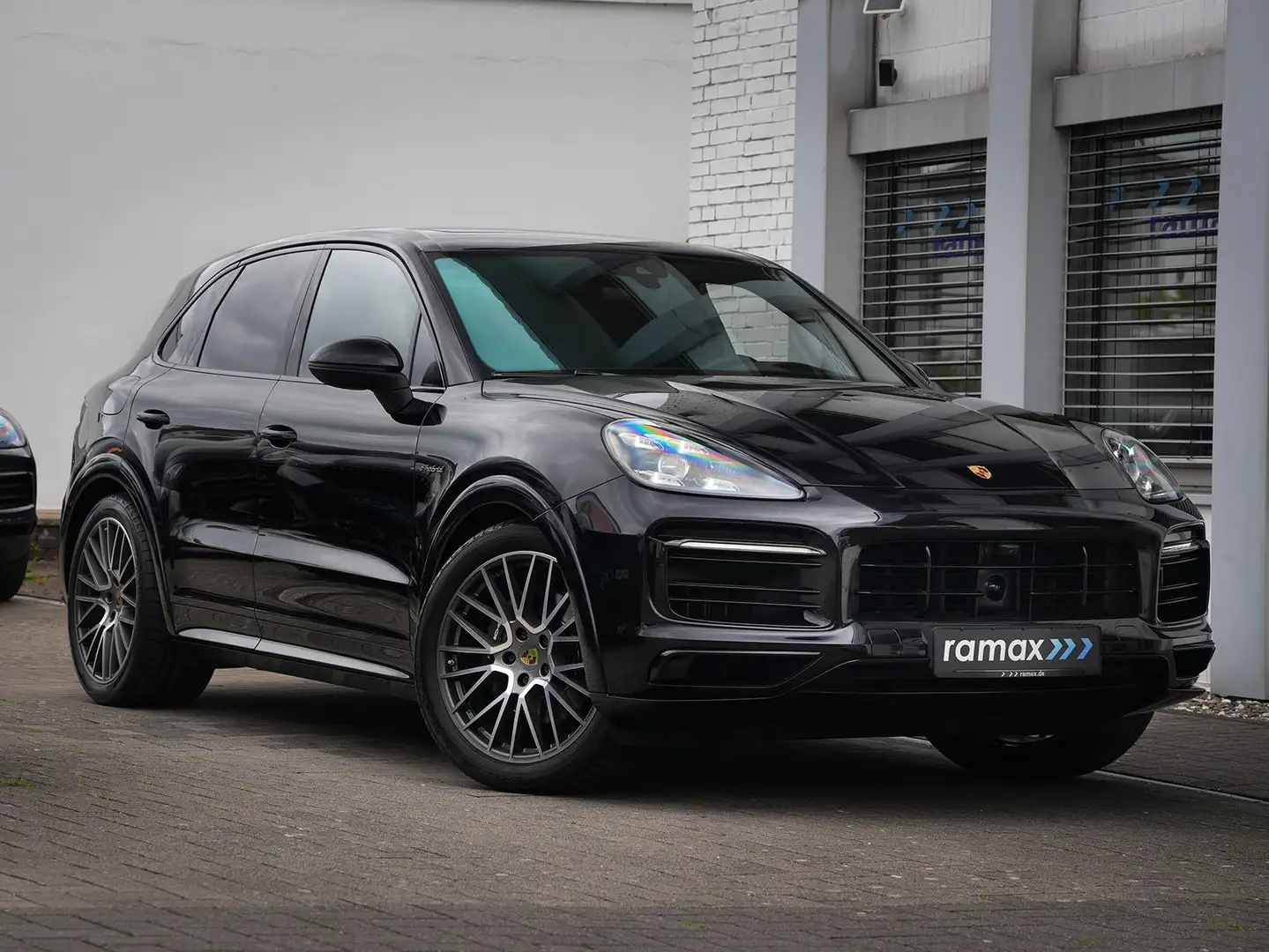 Porsche Cayenne E-Hybrid SPORTDESIGN-HINTERACHSL.-PDCC-HUD-VOLL Noir - 1