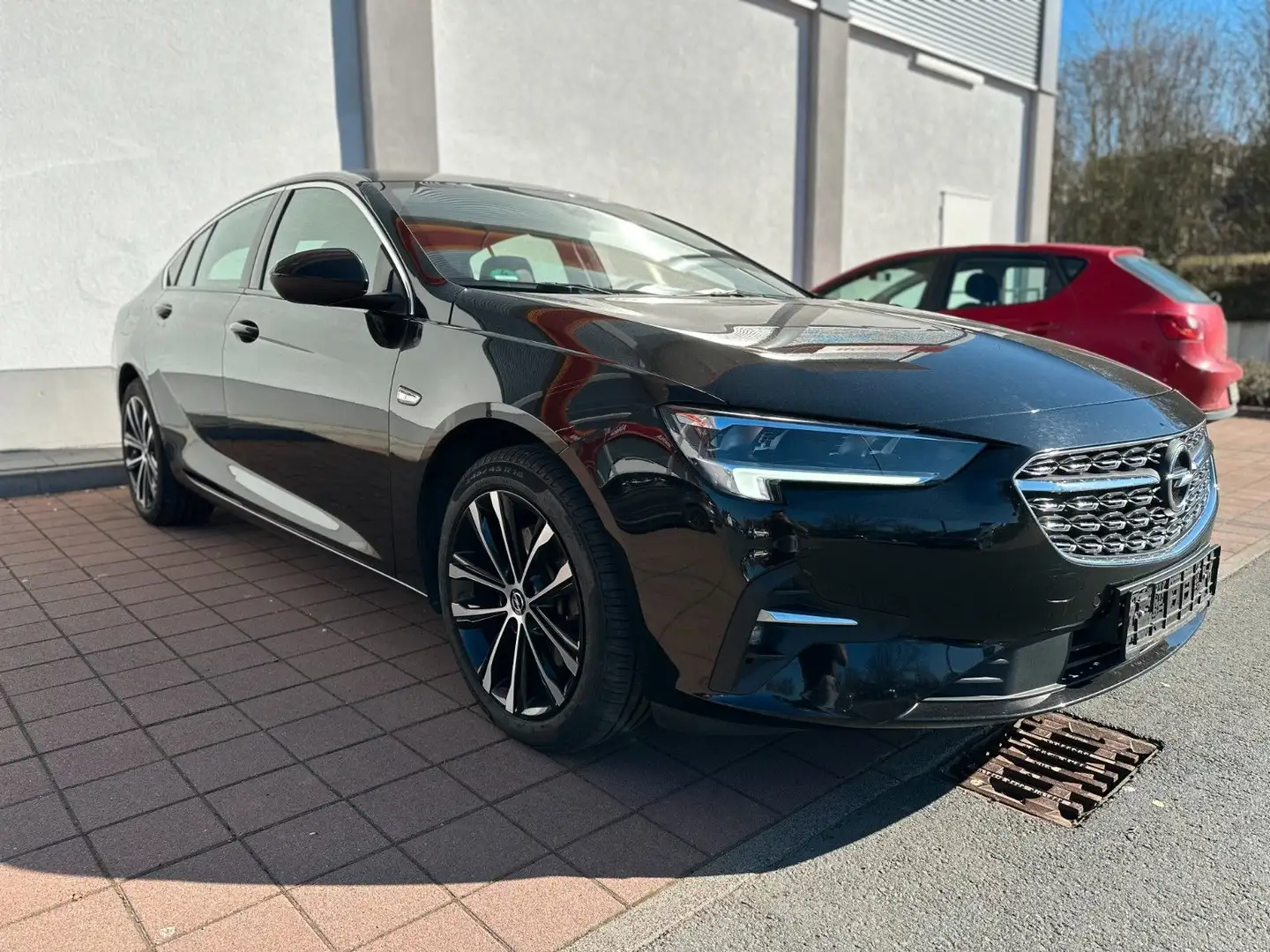 Opel Insignia B Grand Sport 4x4 NAVI BOSE SHZ MASSAGE Schwarz - 1