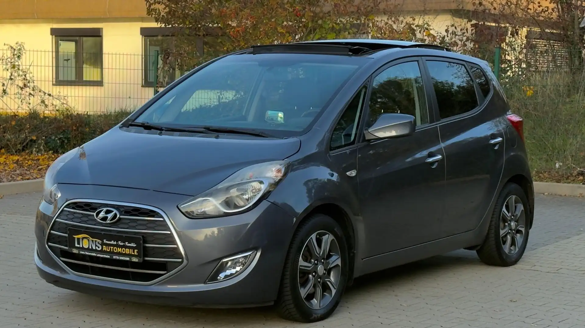 Hyundai iX20 1.6 Automatik YES! Plus/ SHZ/KLIMA/KAMERA/ Grau - 2