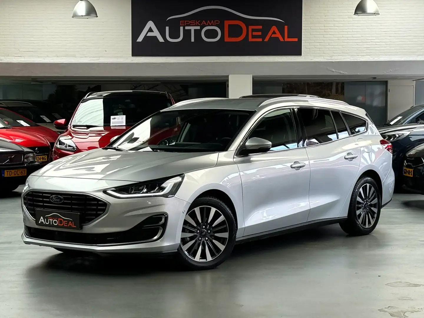 Ford Focus Wagon 1.0 Ecob Hybrid 155pk Vignale digi dashb Lee Grijs - 1