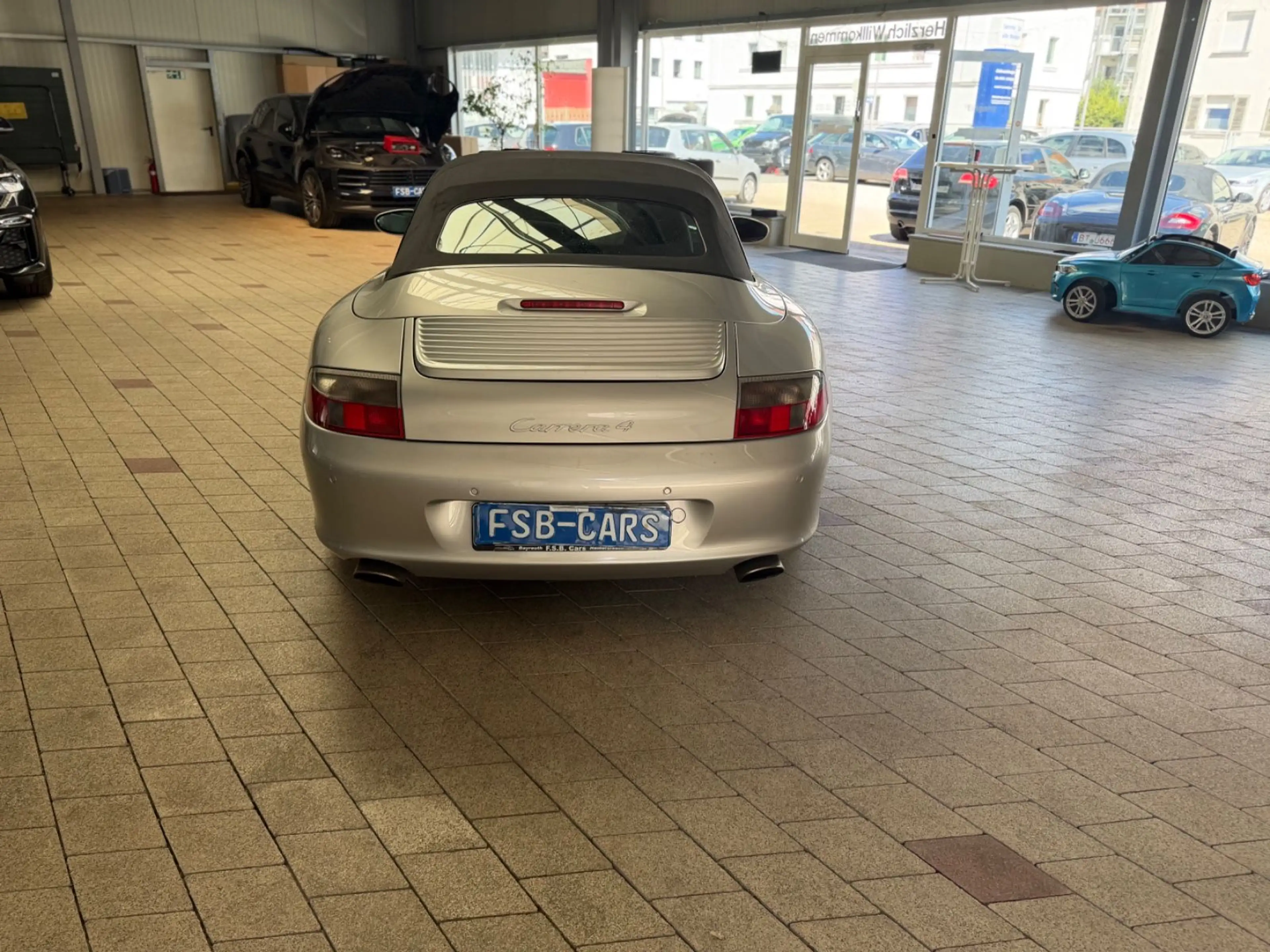 Porsche 996 Carrera 4 Cabriolet — photo 6