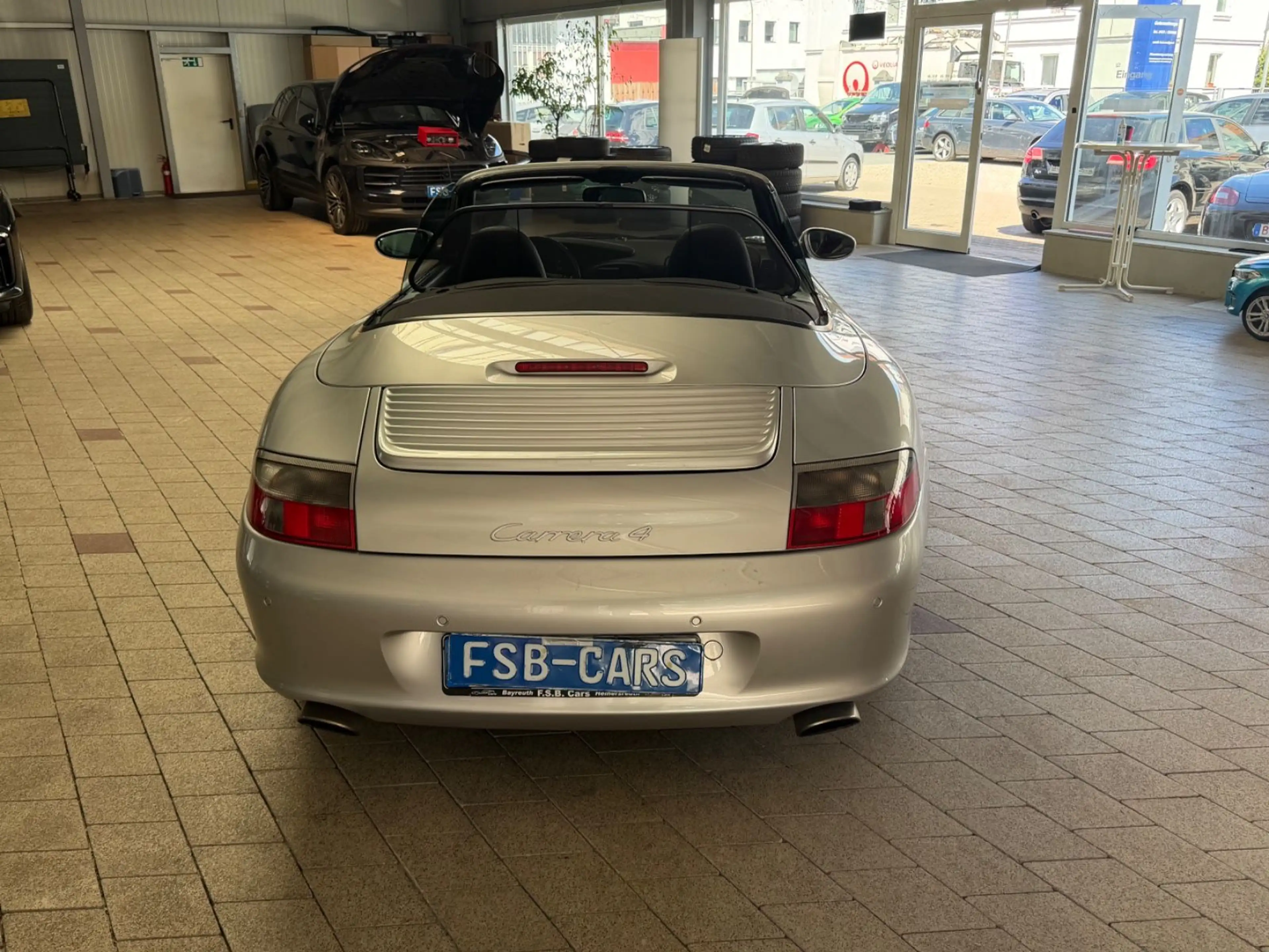 Porsche 996 Carrera 4 Cabriolet — photo 10