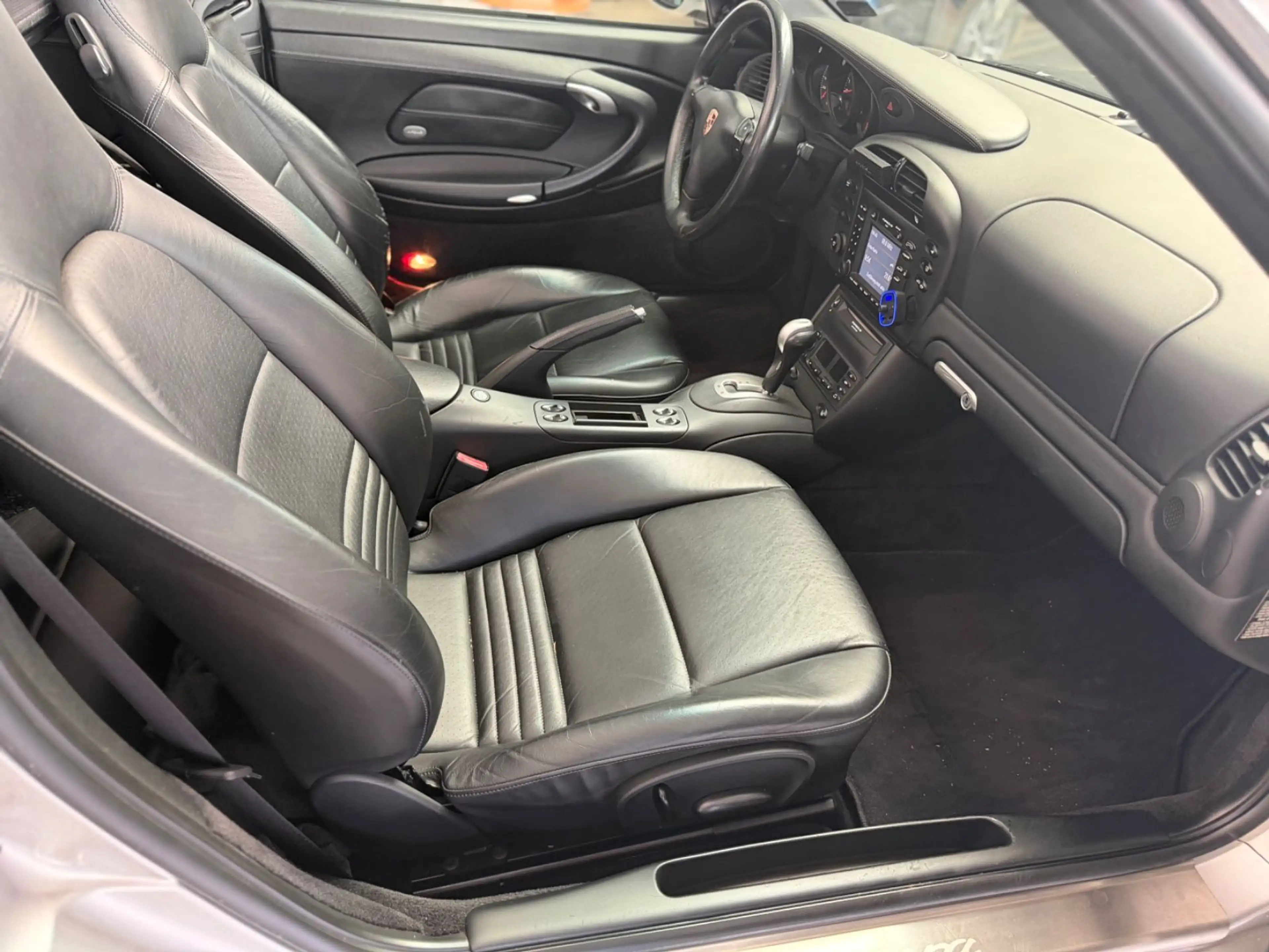 Porsche 996 Carrera 4 Cabriolet — photo 13