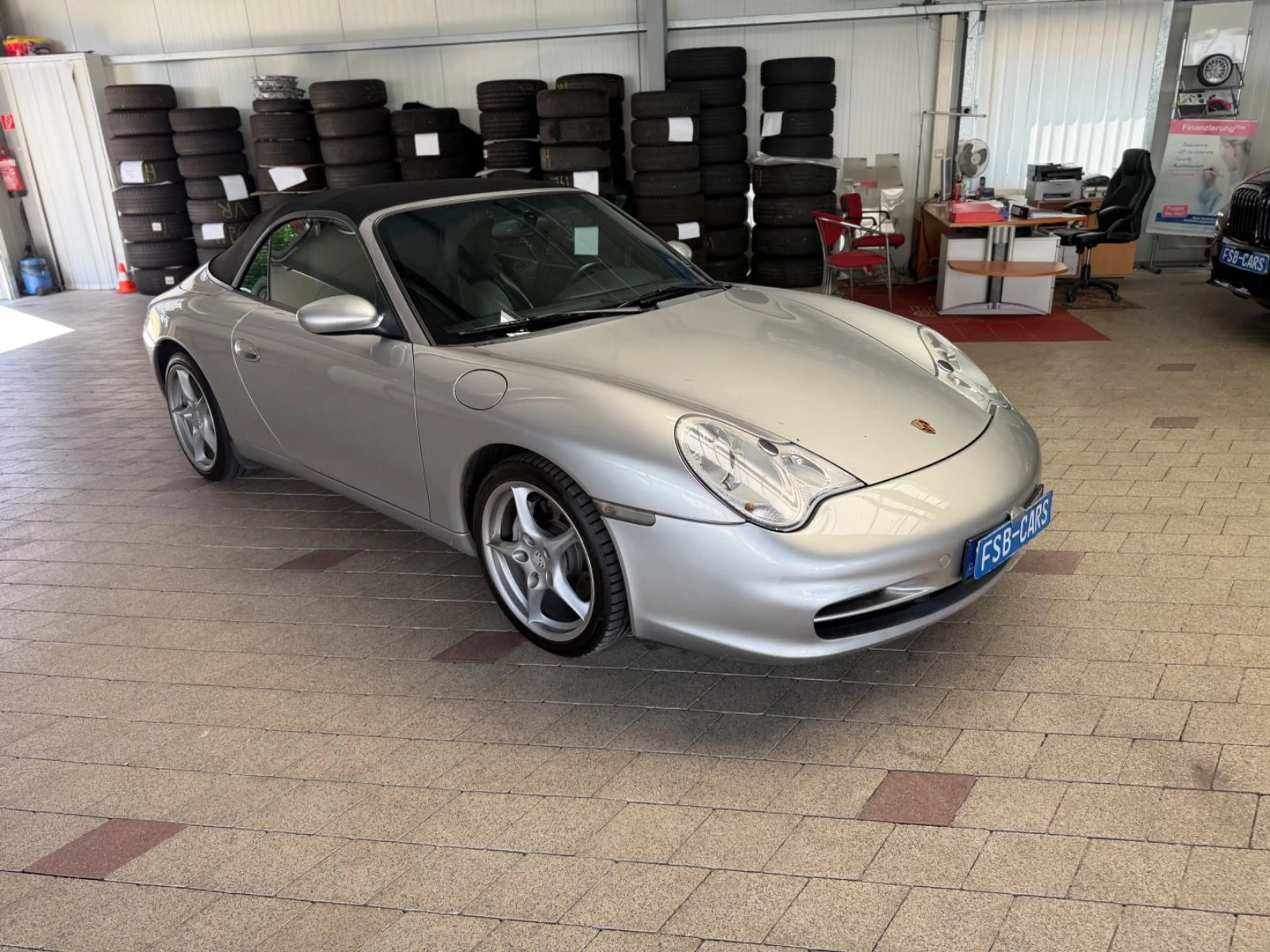 Porsche 996 Carrera 4 Cabriolet — photo 3