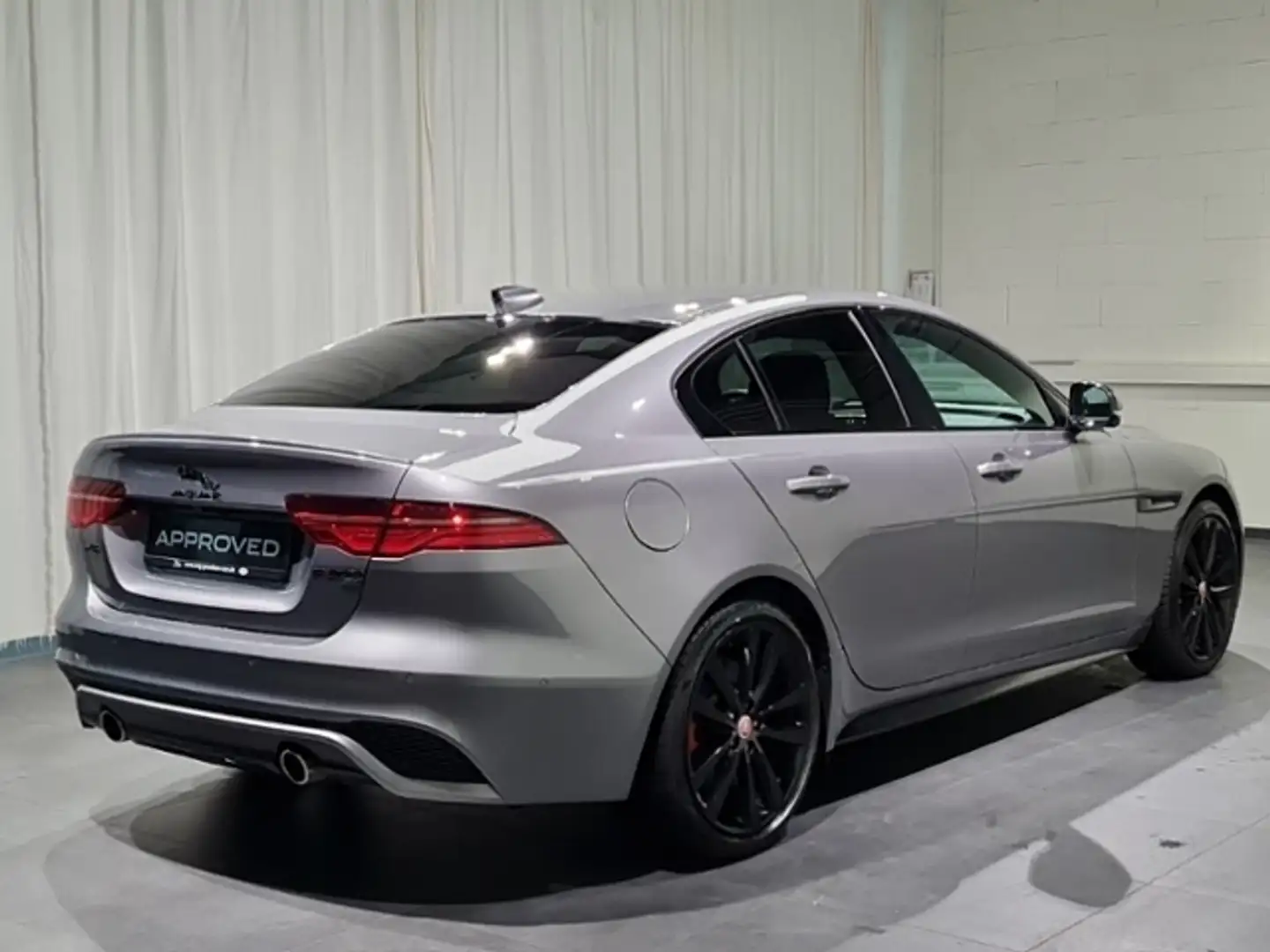 Jaguar XE P300 AWD R-Dynamic Black Gri - 2