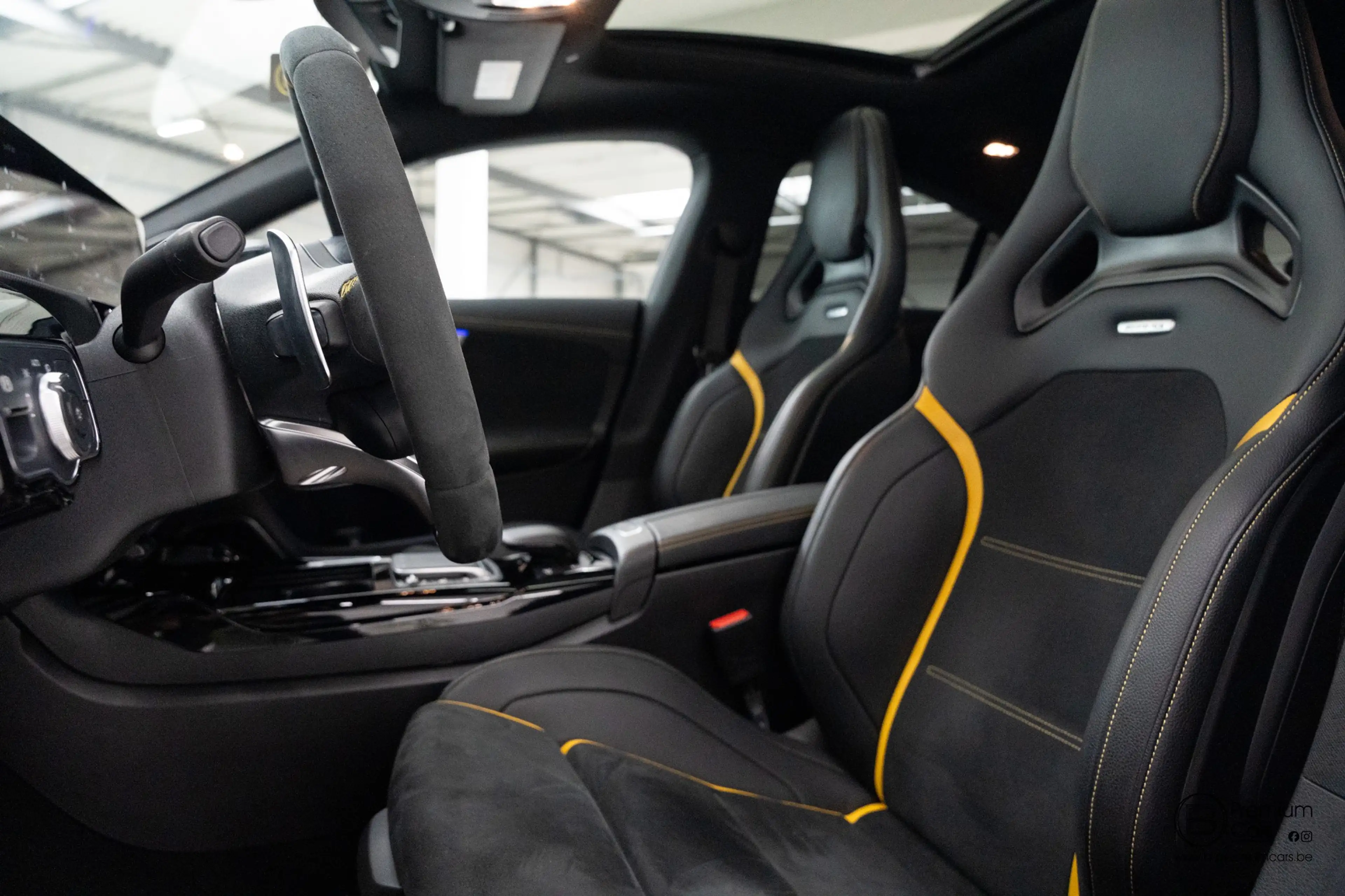 Mercedes-Benz CLA 45 AMG ! Aero pack! Yellow night edition! Full Options! — photo 11