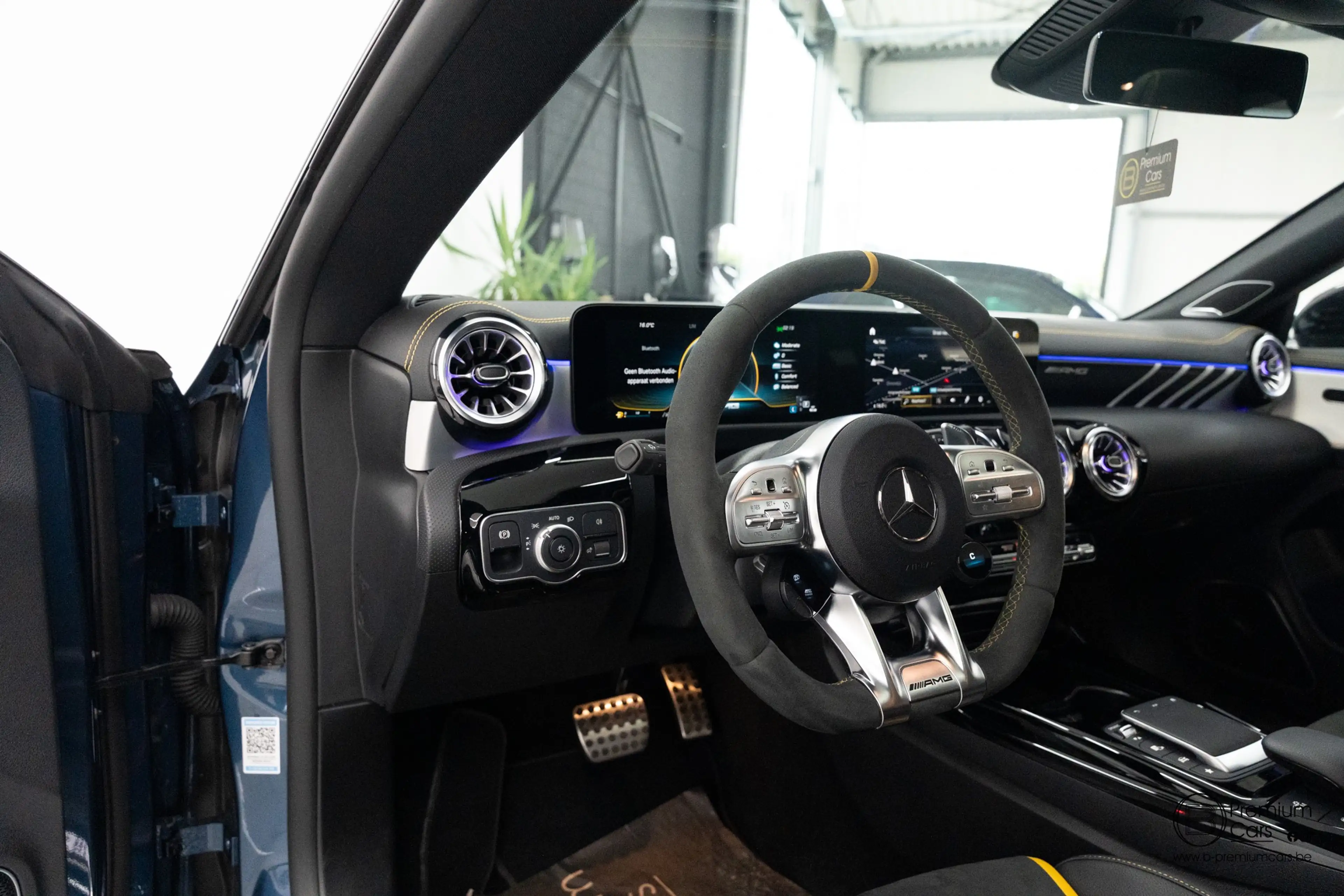 Mercedes-Benz CLA 45 AMG ! Aero pack! Yellow night edition! Full Options! — photo 10