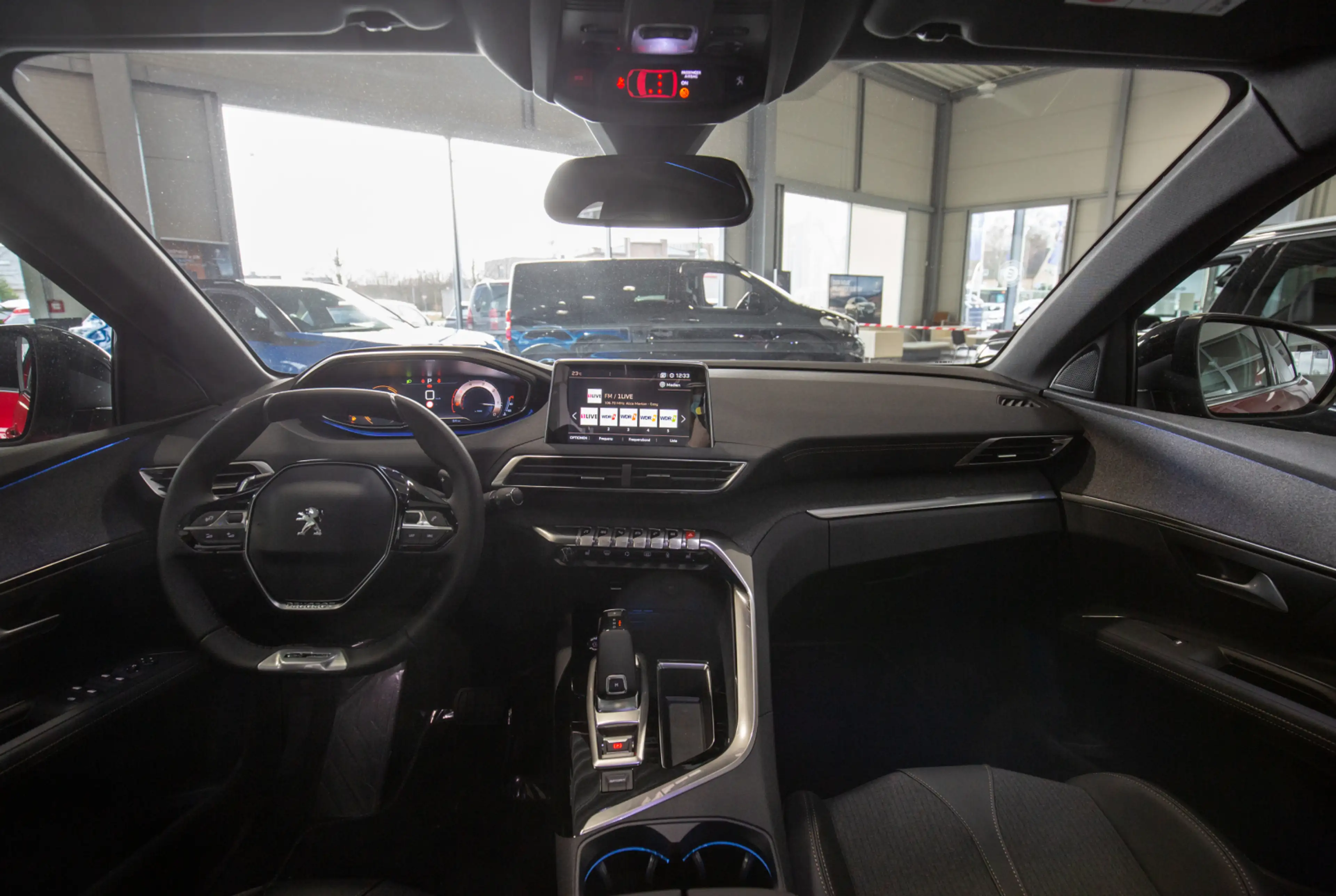 Peugeot 3008 Allure 1.5 BlueHDi 130 EAT8 *EASY-PAKET*PANO*SHZ*PDC* — photo 6
