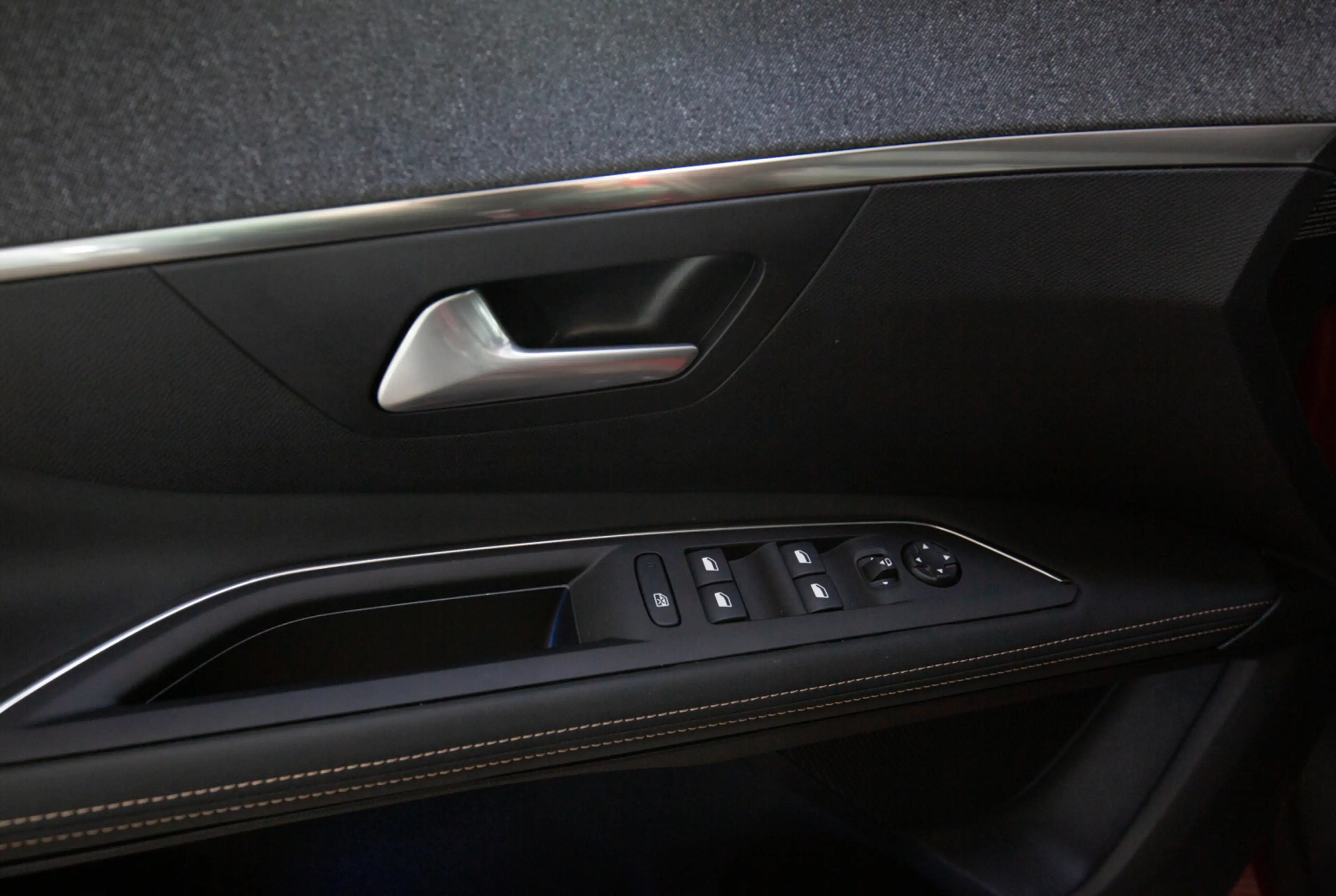 Peugeot 3008 Allure 1.5 BlueHDi 130 EAT8 *EASY-PAKET*PANO*SHZ*PDC* — photo 12