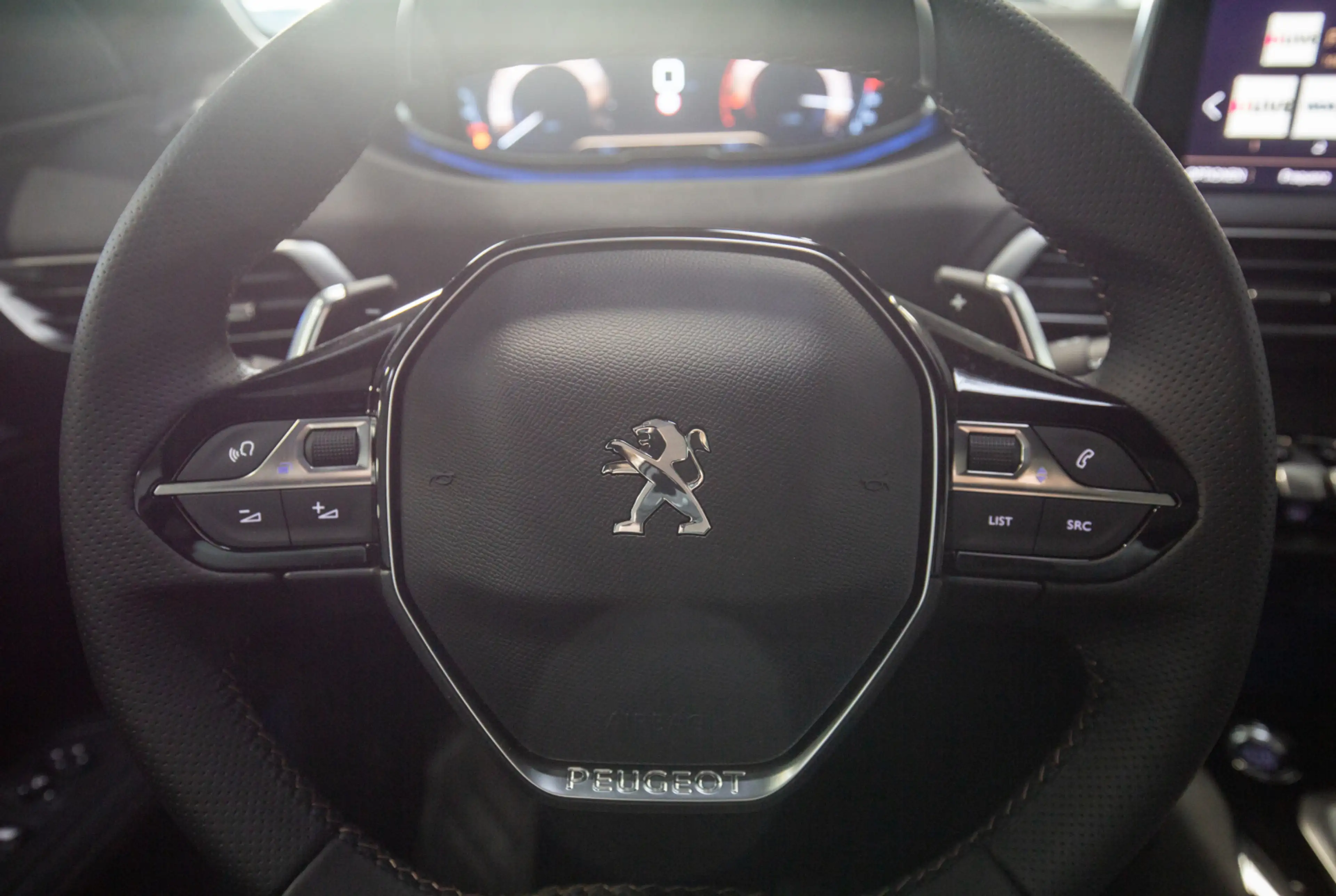 Peugeot 3008 Allure 1.5 BlueHDi 130 EAT8 *EASY-PAKET*PANO*SHZ*PDC* — photo 15