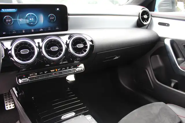 Mercedes-Benz Cla view 13