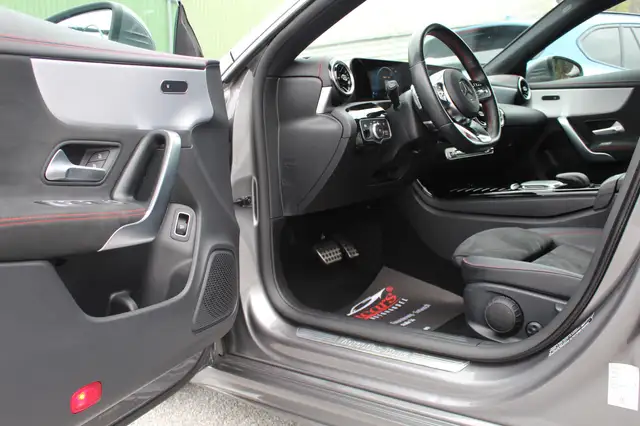 Mercedes-Benz Cla view 10