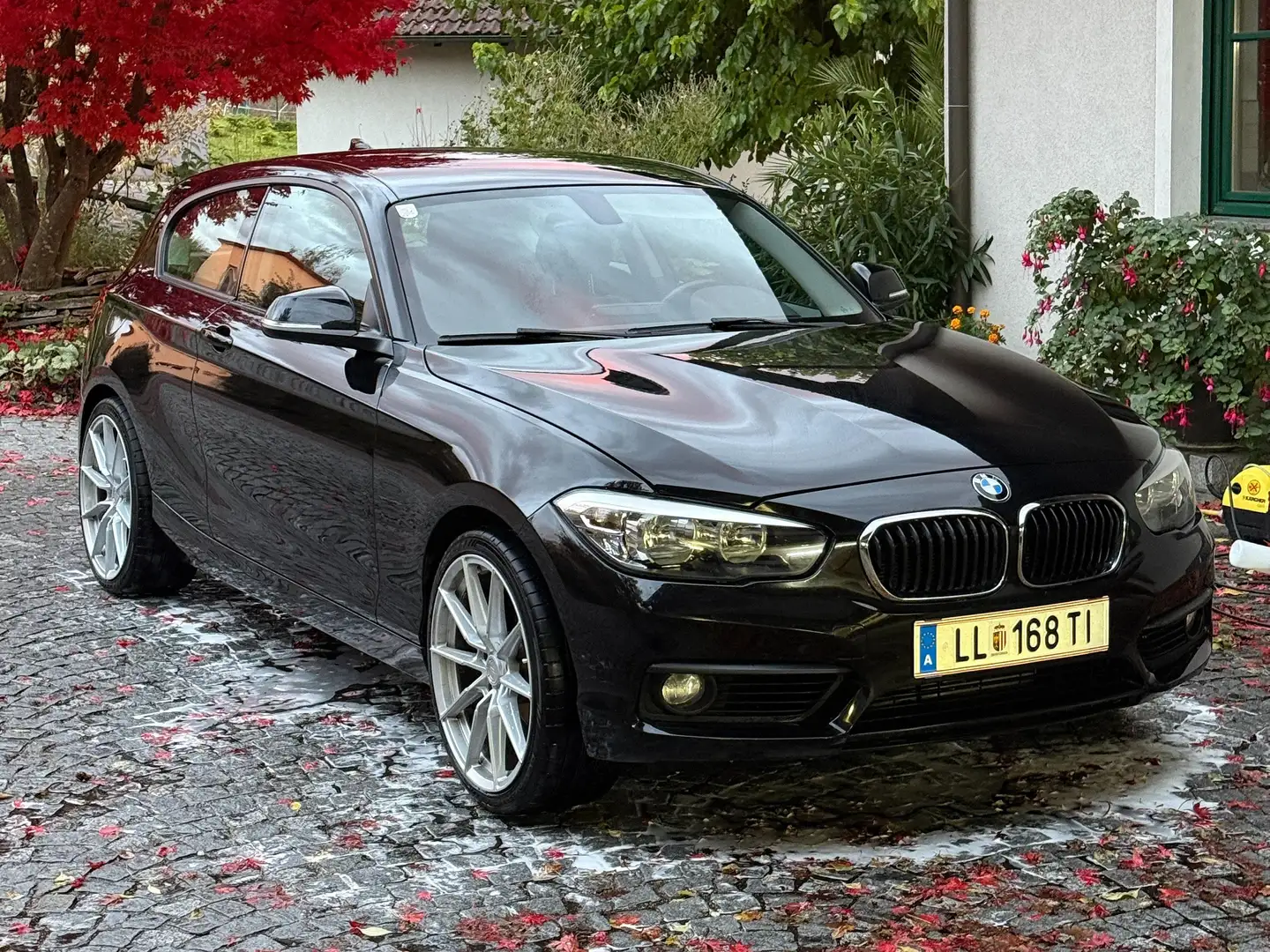 BMW 120 120i Schwarz - 1