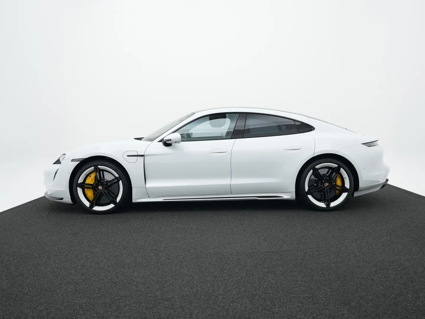 Porsche Taycan Turbo S Wit - 2