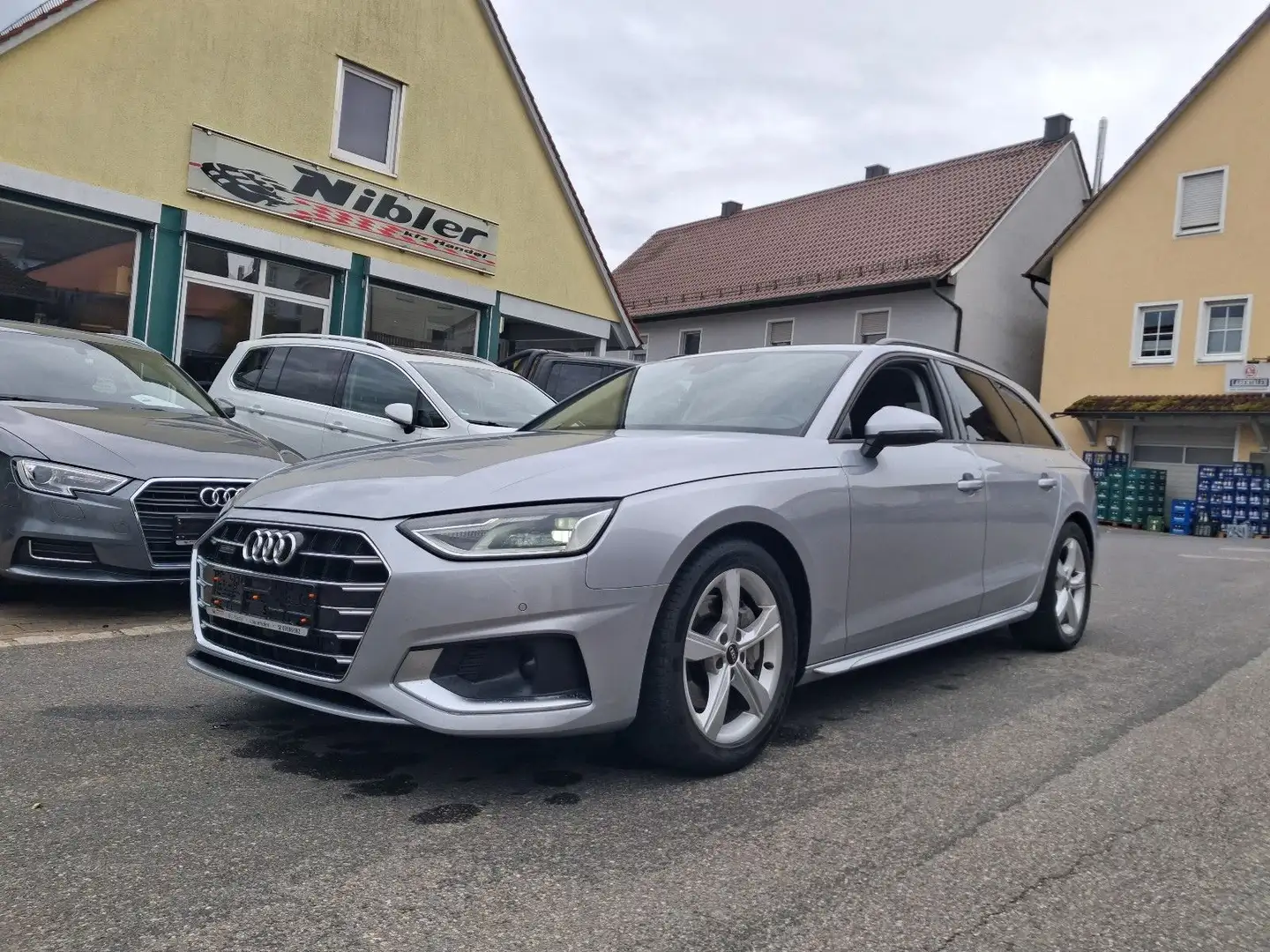 Audi A4 Av. 40 TDI S-tr. qu. AHK+LED+KAMERA+1.HAND!! Silber - 1