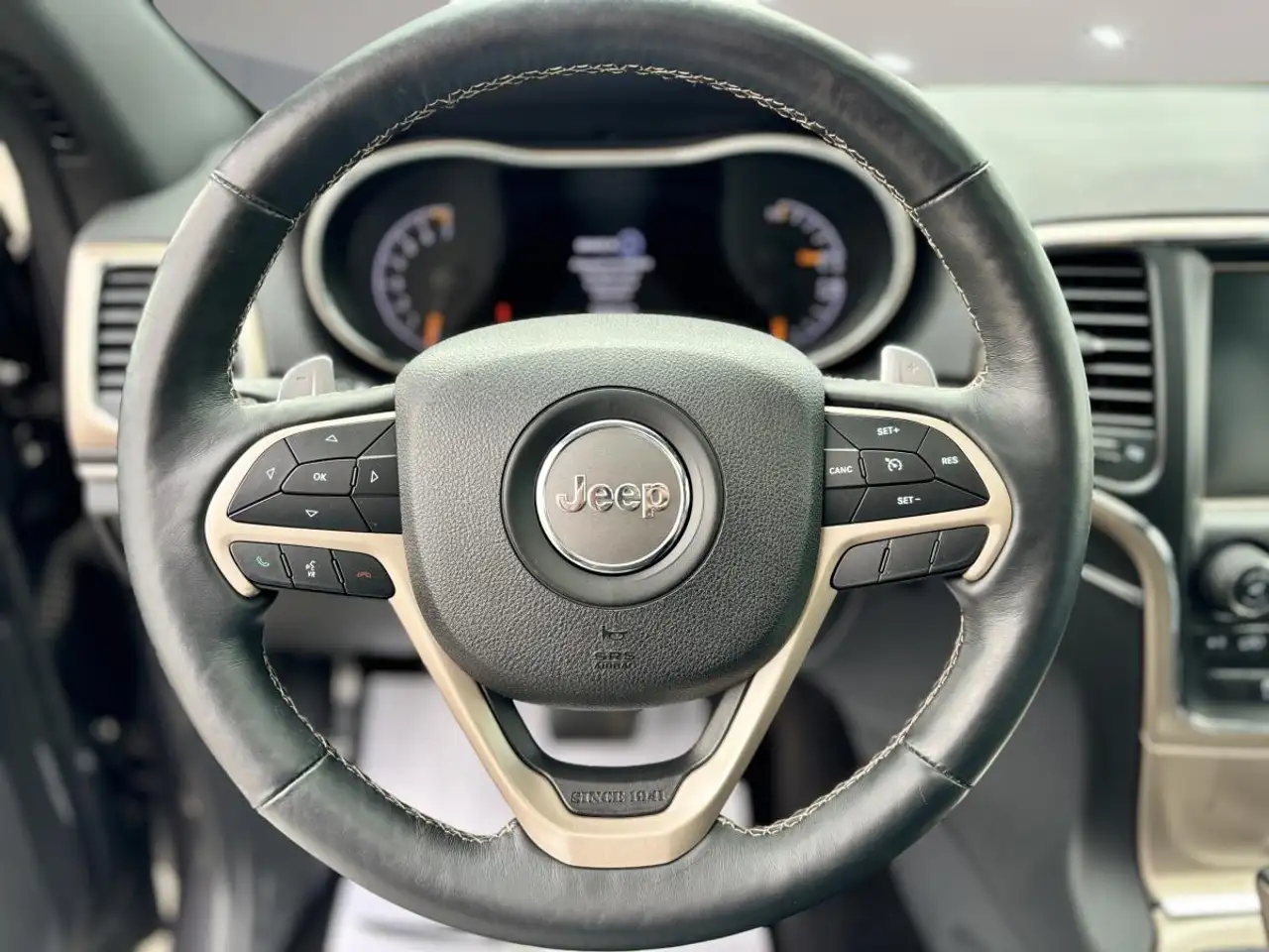 Jeep Grand Cherokee снимка Jeep Grand Cherokee