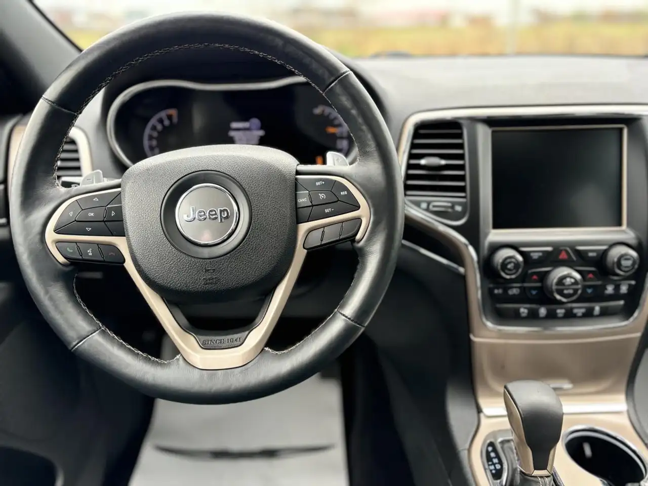 Jeep Grand Cherokee снимка Jeep Grand Cherokee
