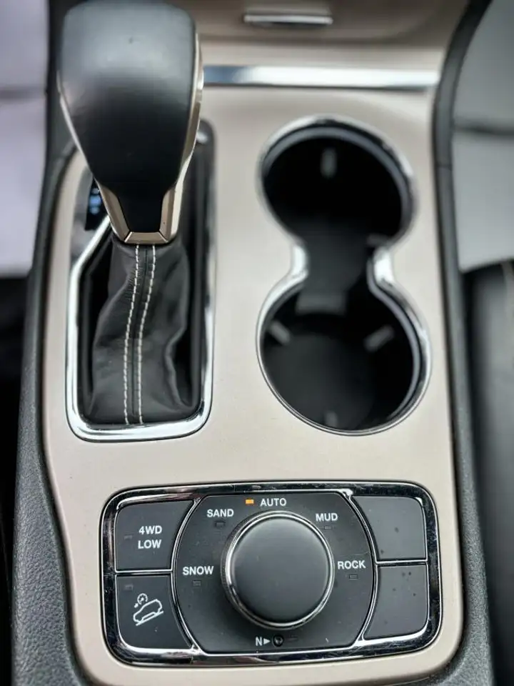 Jeep Grand Cherokee снимка Jeep Grand Cherokee