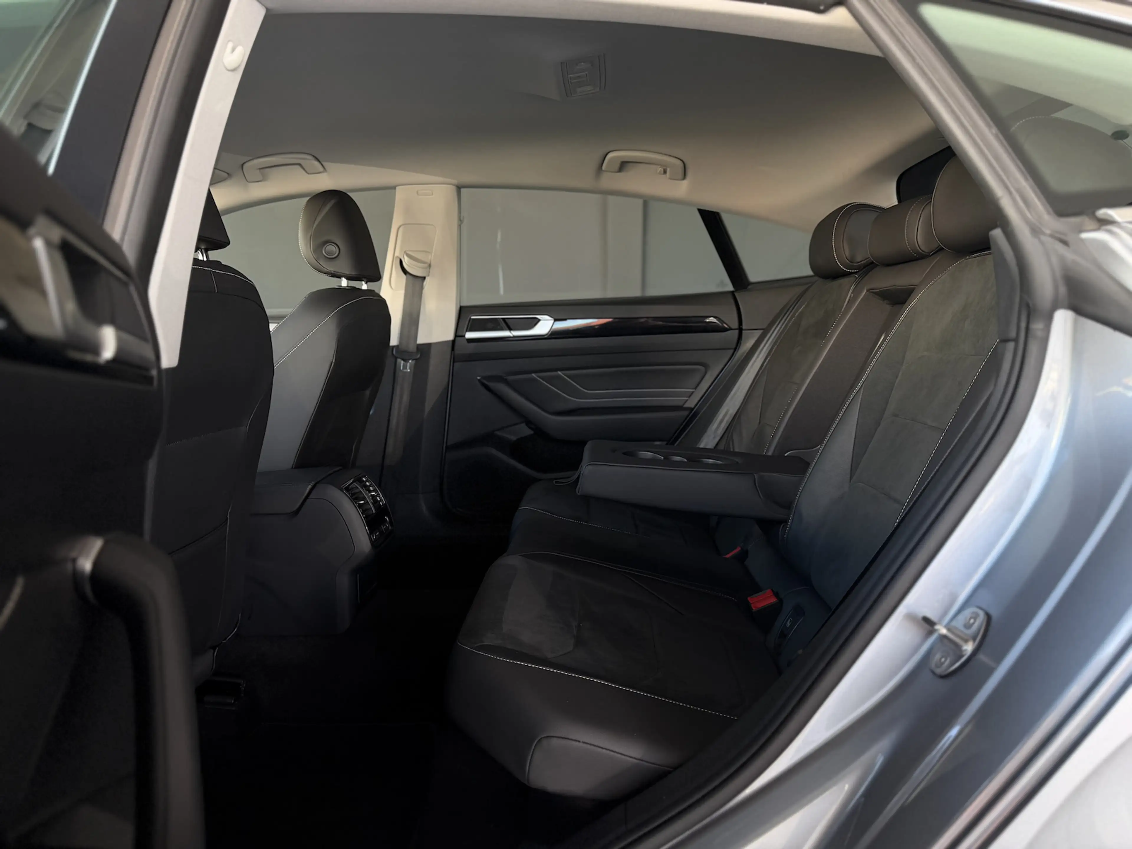 Volkswagen Arteon 2.0 TDI Limo*VIRTUAL*AHK*LED*HEAD-UP*360° — photo 9