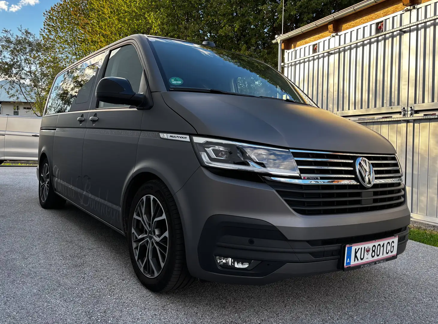Volkswagen T6.1 Multivan Edition TDI 4Motion Beige - 1