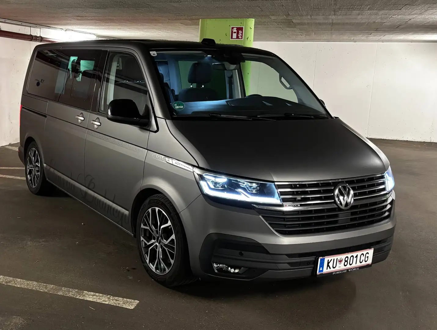 Volkswagen T6.1 Multivan Edition TDI 4Motion Beige - 2