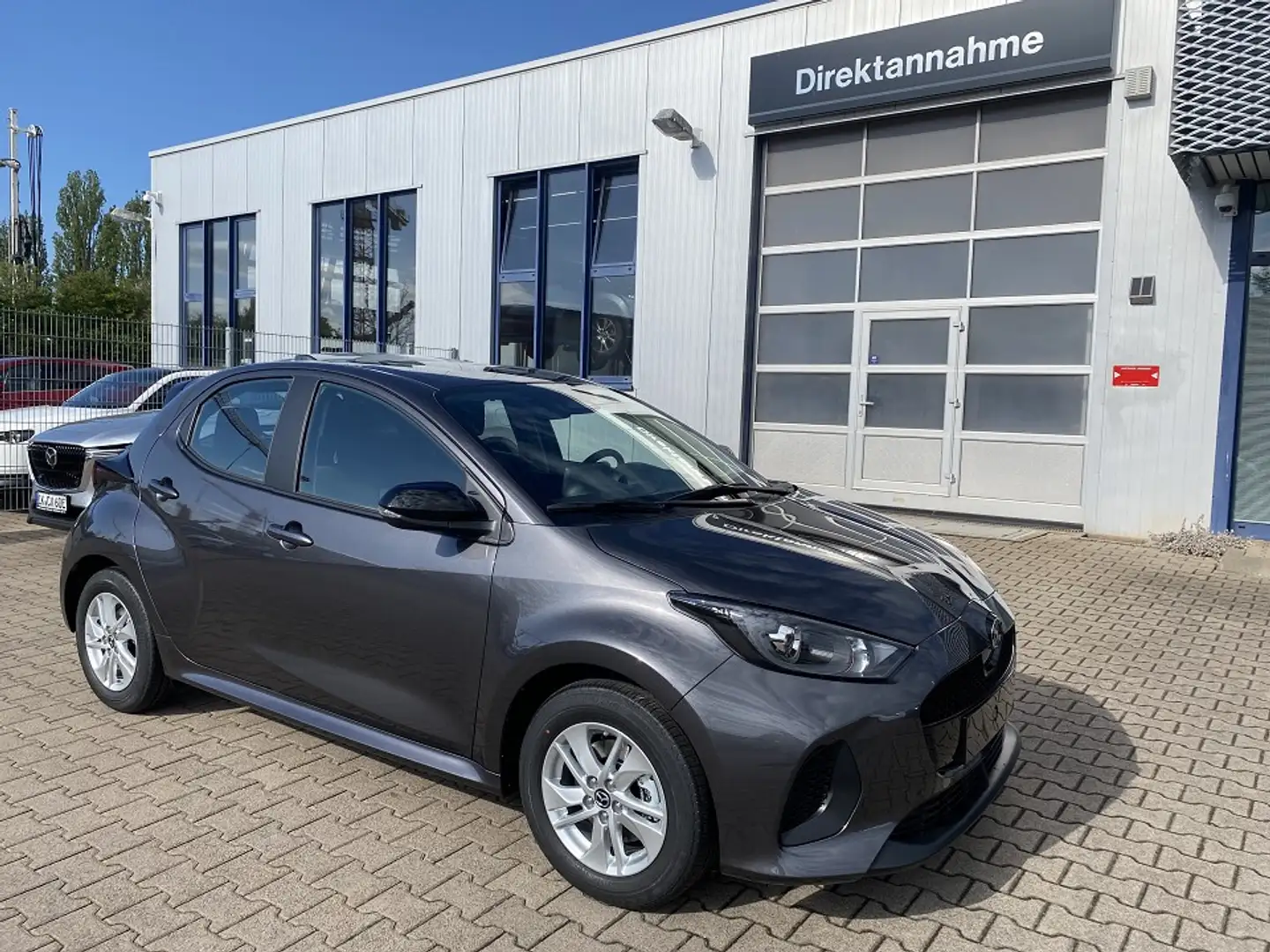 Mazda 2 Hybrid 1.5L VVT-i 116 PS e-CVT CENTRE-LINE Grau - 1