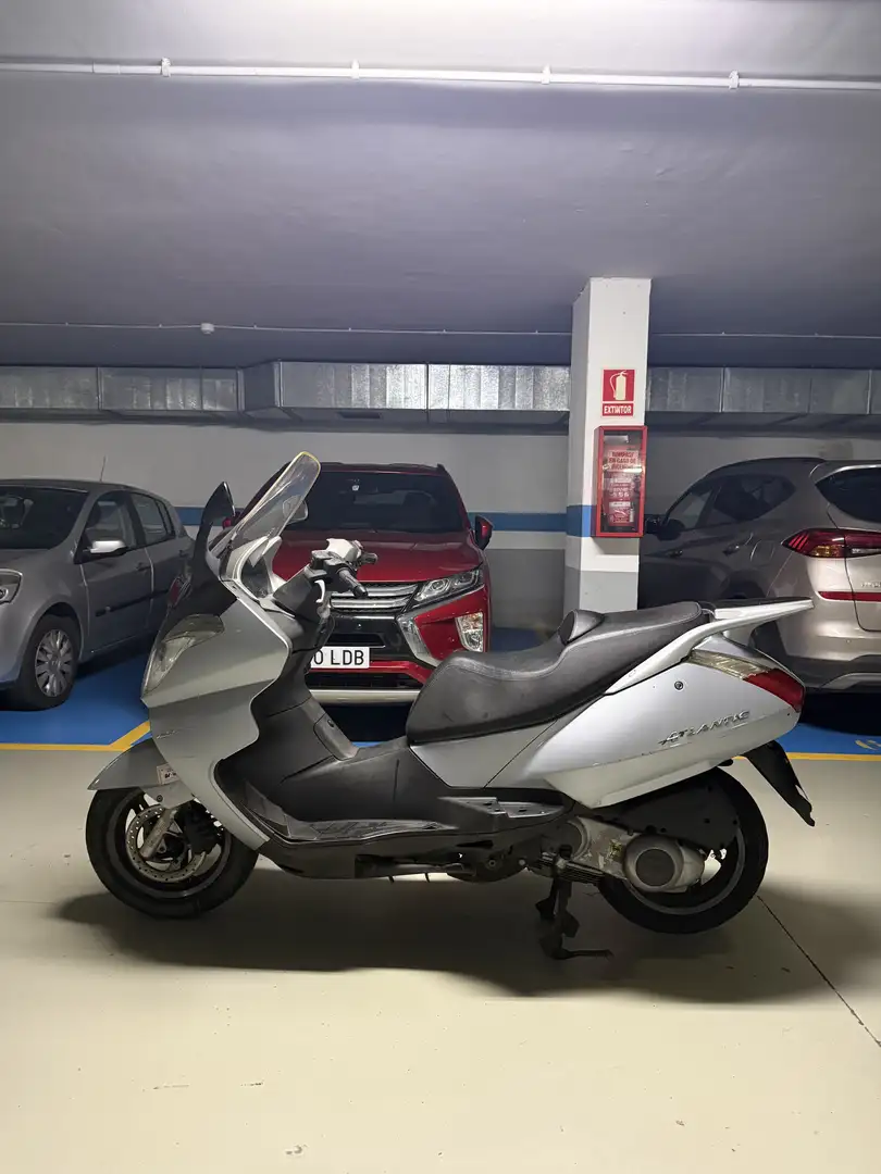 Aprilia Atlantic 125 Color Gris plata. - 1