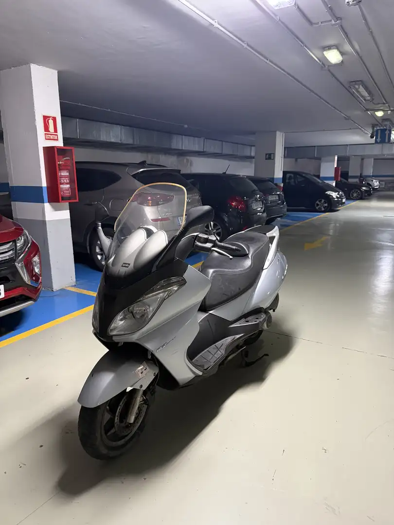Aprilia Atlantic 125 Color Gris plata. - 2