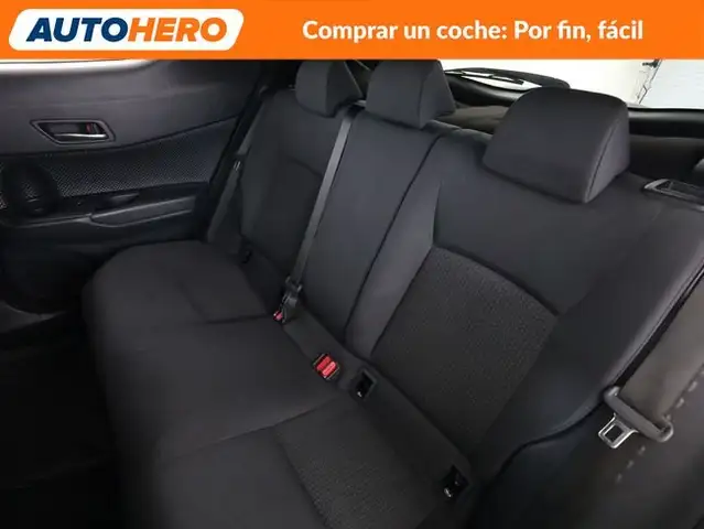 Toyota C-HR view 15