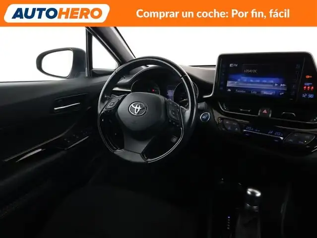 Toyota C-HR view 14