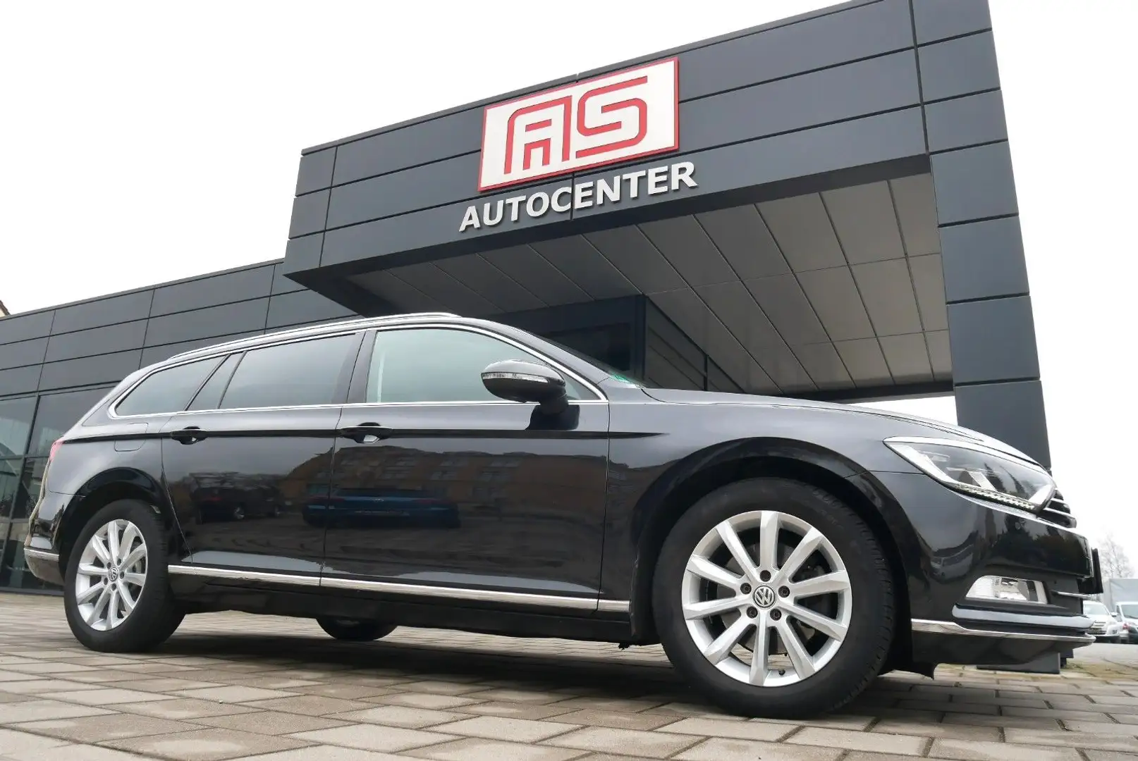 Volkswagen Passat Variant Highline LED ACC Alcantara PDC Negro - 1