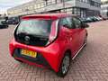 Toyota Aygo 1.0 VVT-i x-play elec ramen new APK Rojo - thumbnail 3