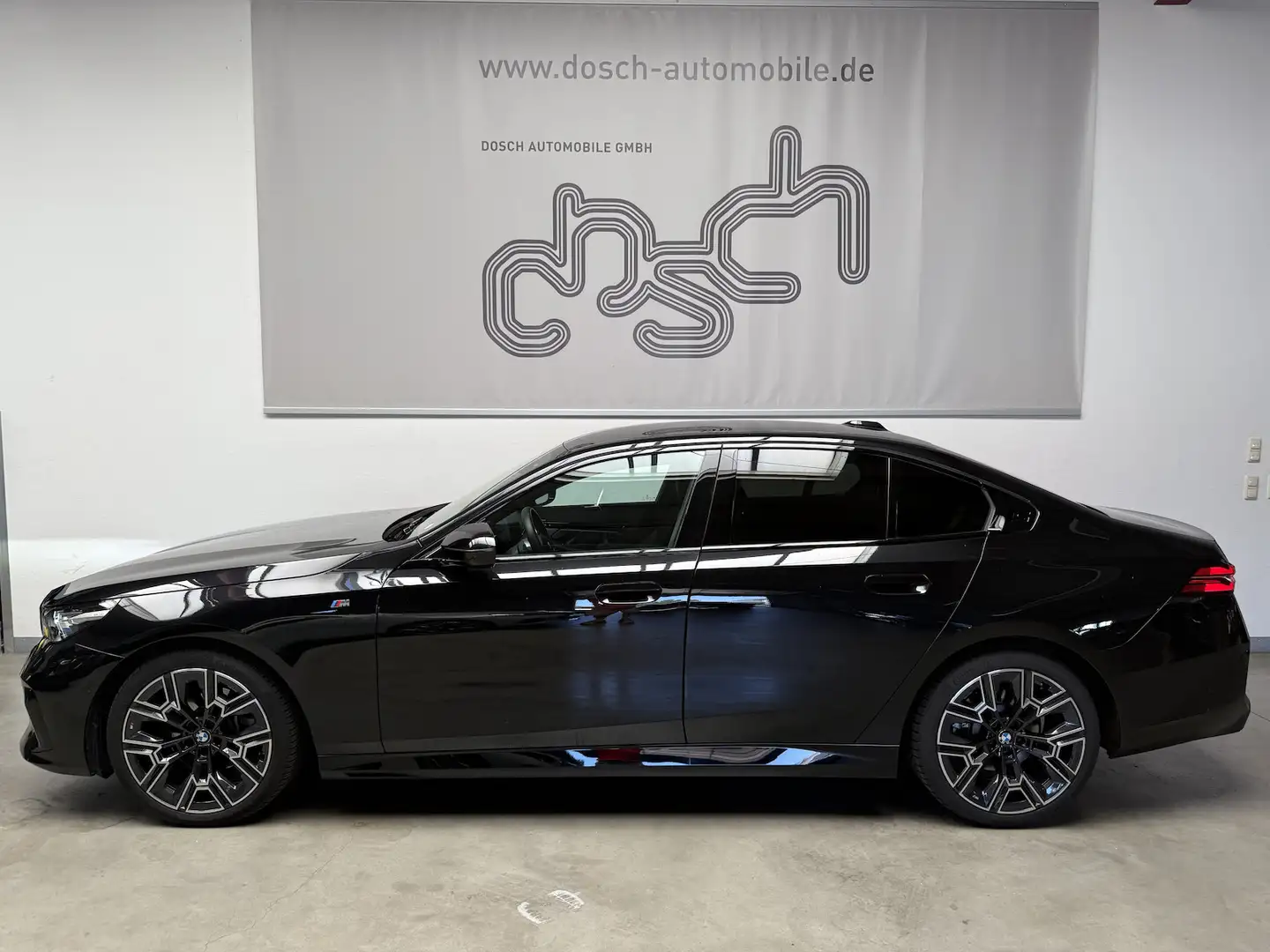 BMW 520 520d M Sport /ICONIC/Harman-Kardon/Privacy/ Noir - 2