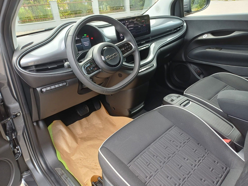 Fiat 500e Comfort Style SHZ PDC RFK Lane — photo 10