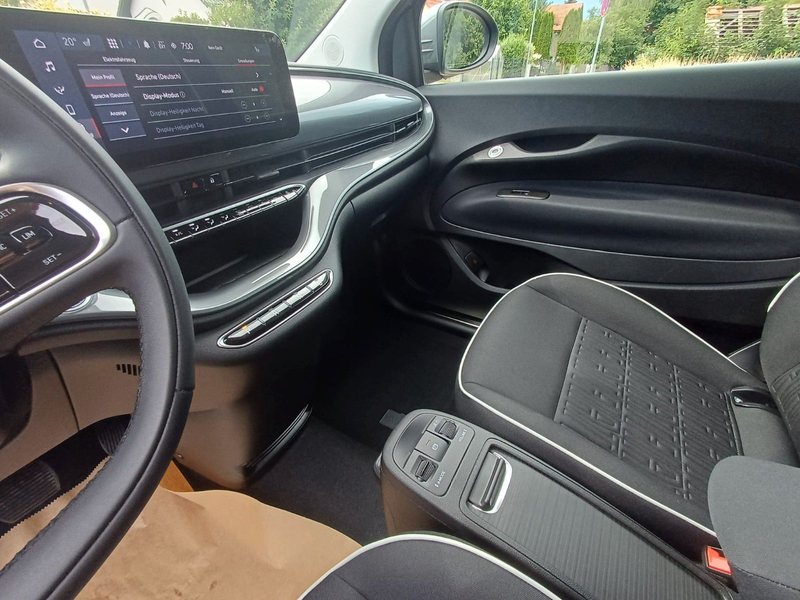 Fiat 500e Comfort Style SHZ PDC RFK Lane — photo 12