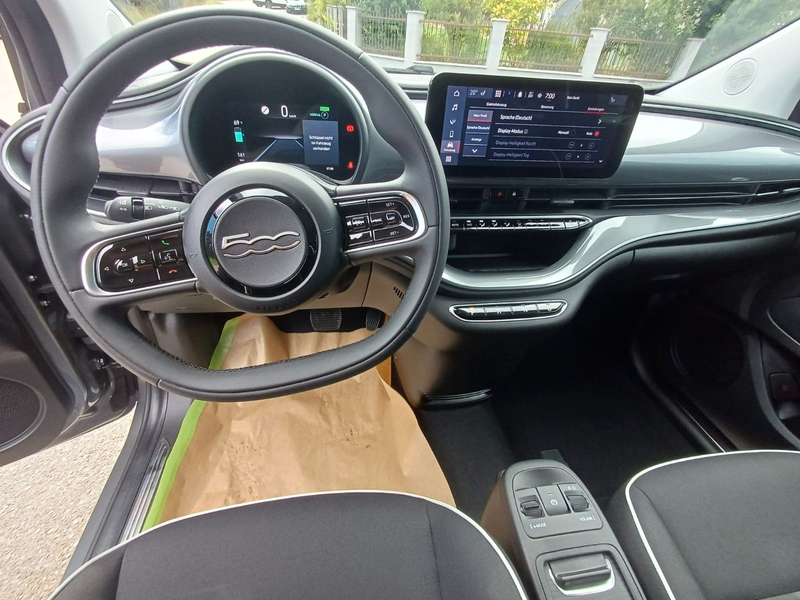 Fiat 500e Comfort Style SHZ PDC RFK Lane — photo 11