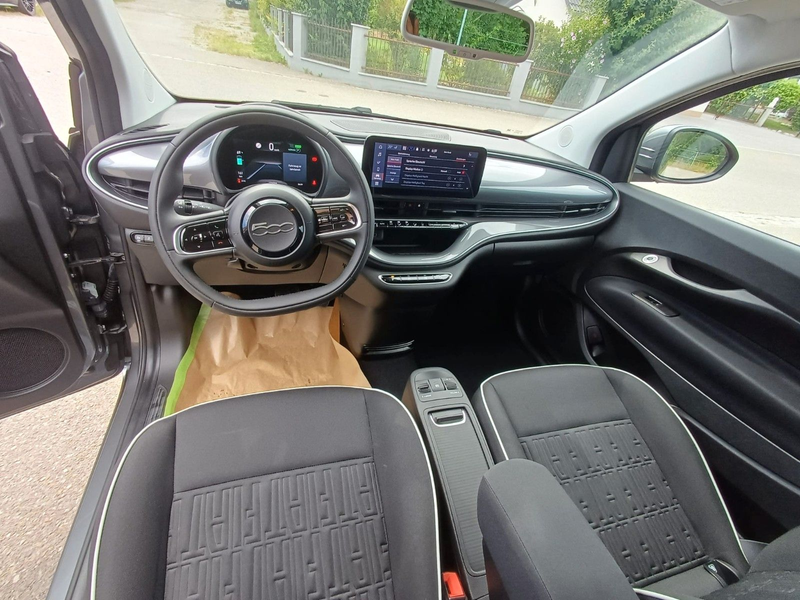 Fiat 500e Comfort Style SHZ PDC RFK Lane — photo 9