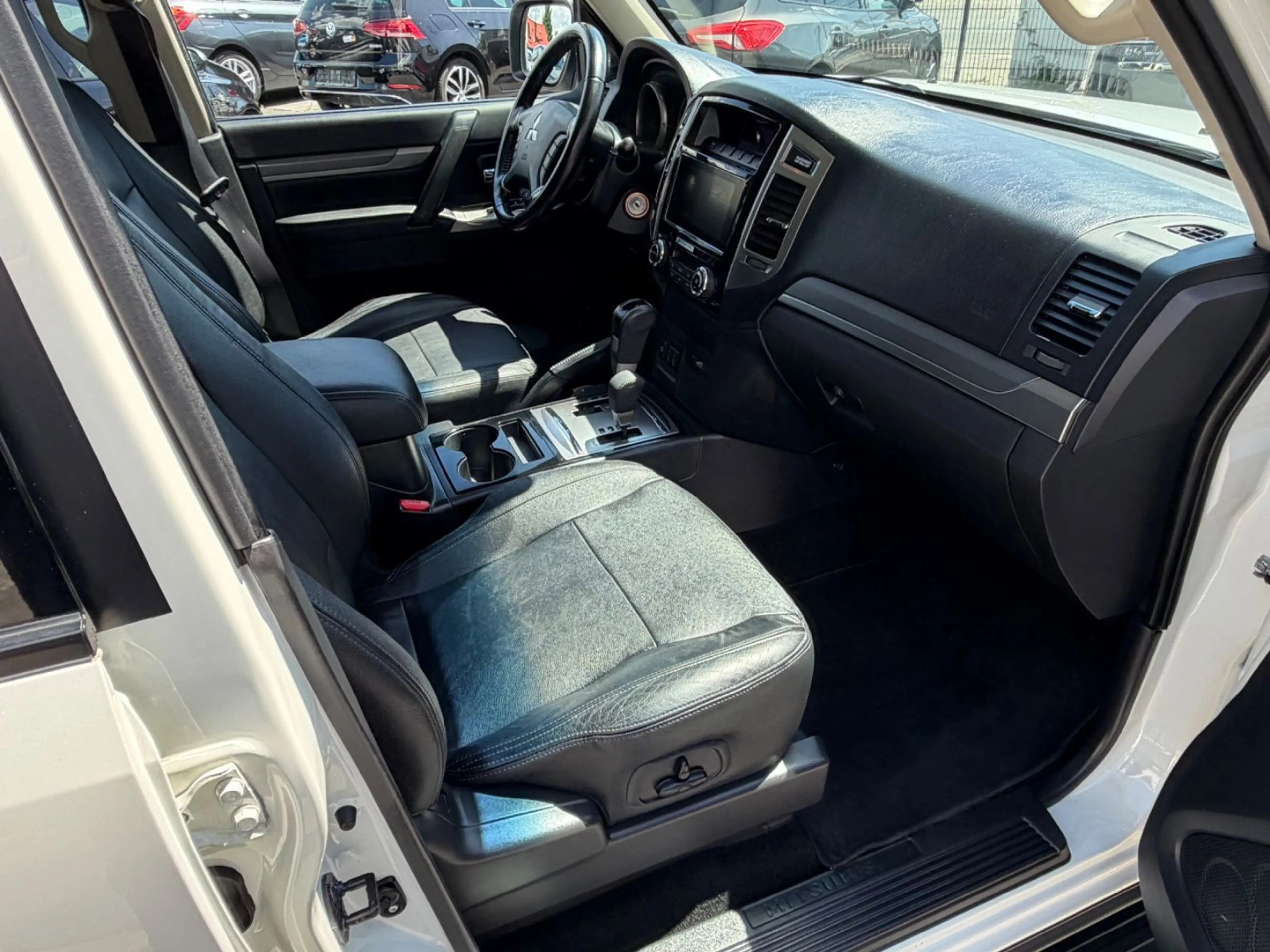 Mitsubishi Pajero 3.2 DI-D SUV-Star ! TOP ZUSTAND ! — photo 7
