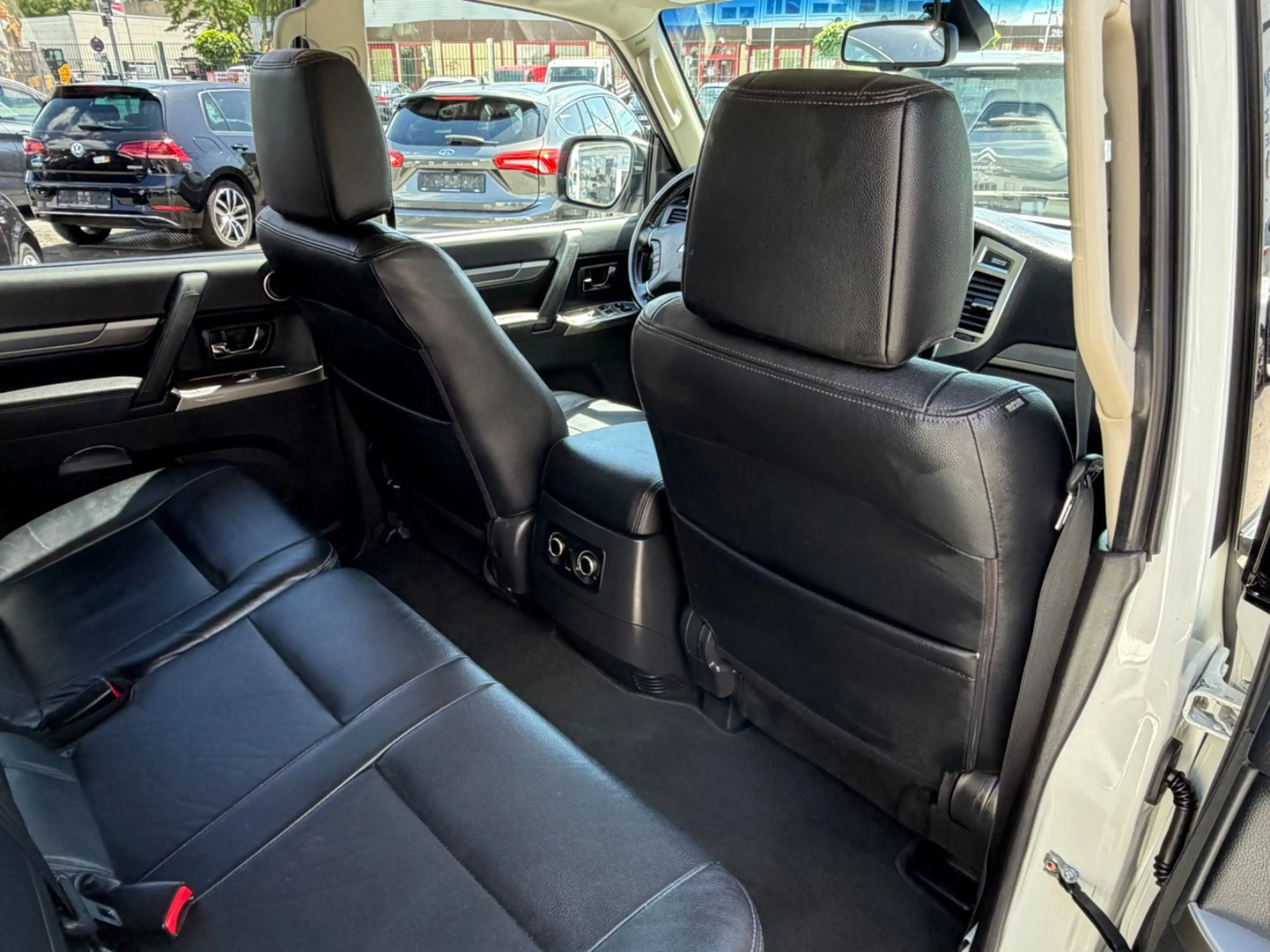 Mitsubishi Pajero 3.2 DI-D SUV-Star ! TOP ZUSTAND ! — photo 10