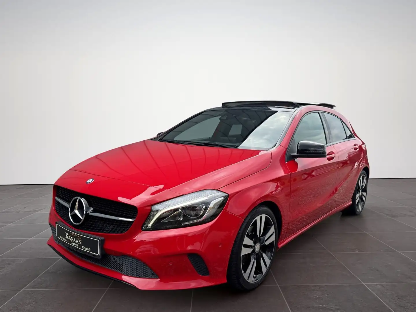 Mercedes-Benz A 180 AUTOMATIK*Night-Paket*PANORAMA*LED*NAVI Rood - 2
