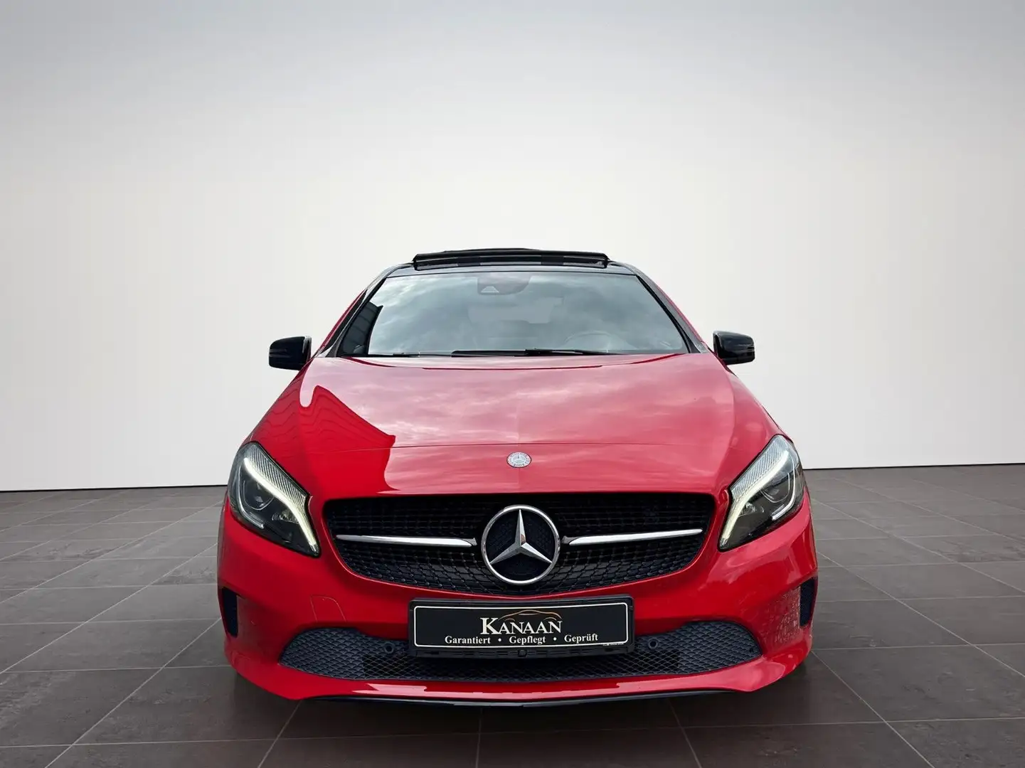 Mercedes-Benz A 180 AUTOMATIK*Night-Paket*PANORAMA*LED*NAVI Rood - 1