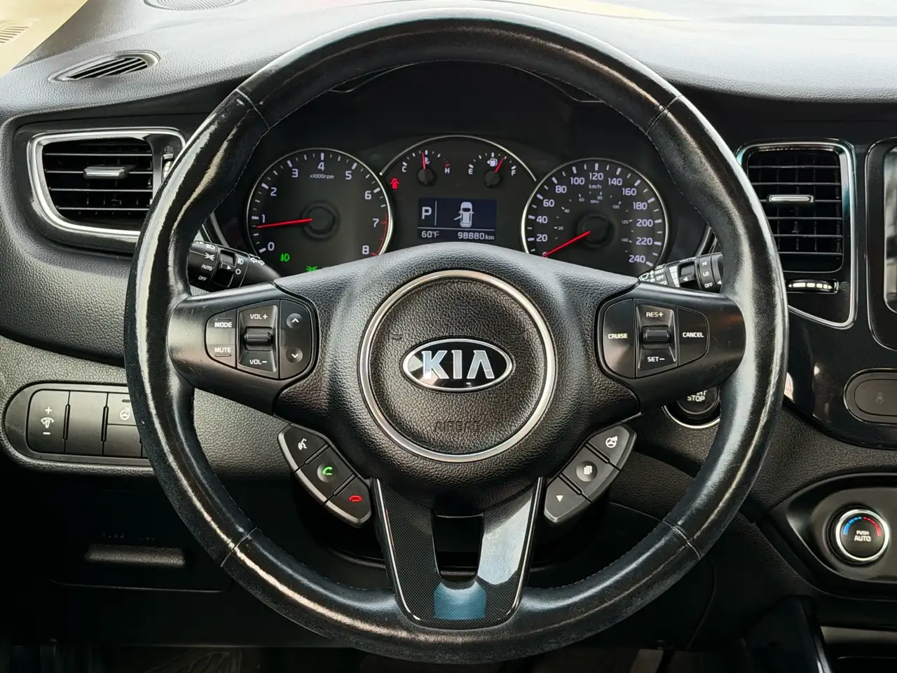 Kia Rondo photo Kia Rondo