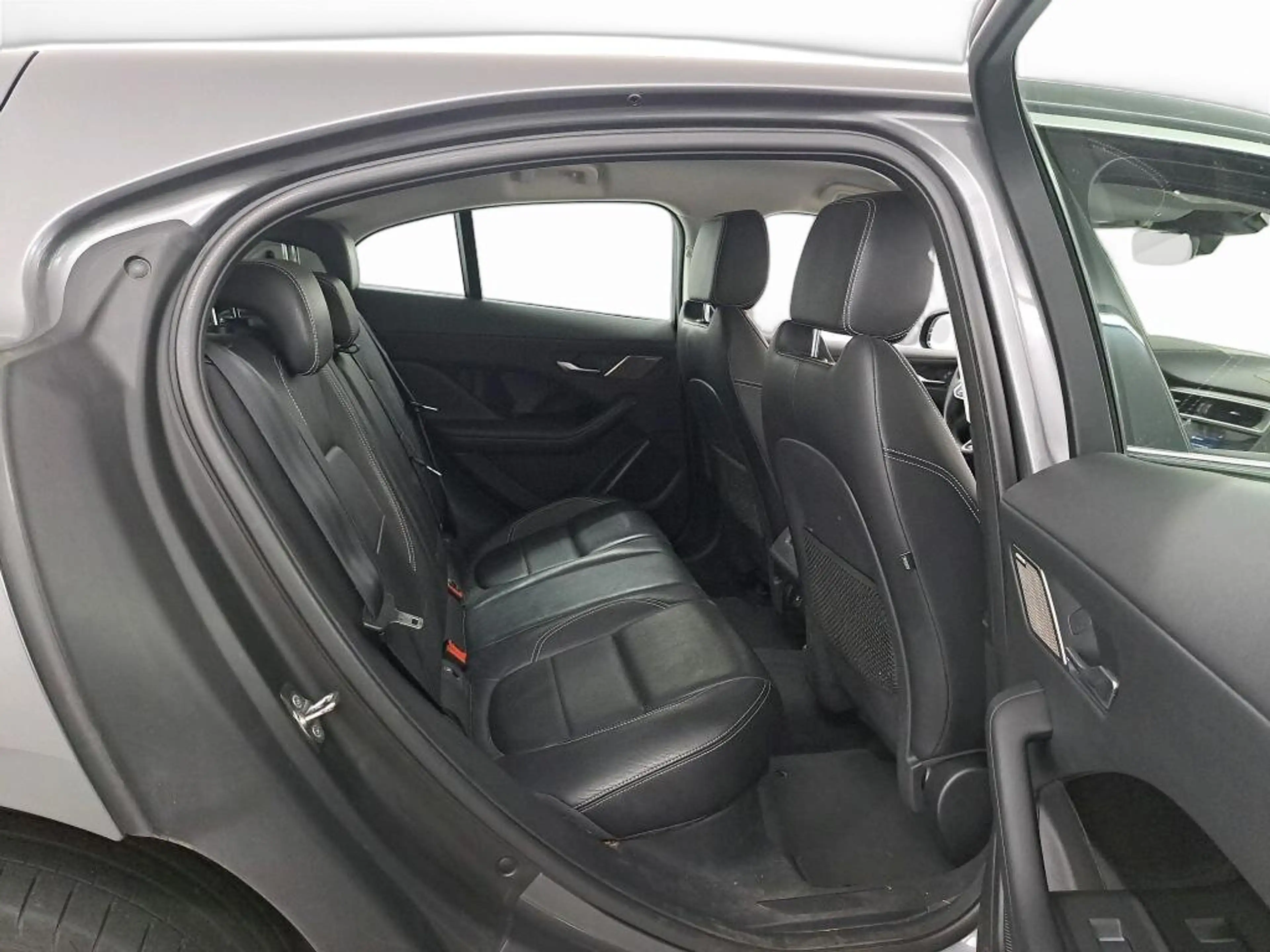 Jaguar I-Pace SE - 400 PK — photo 7