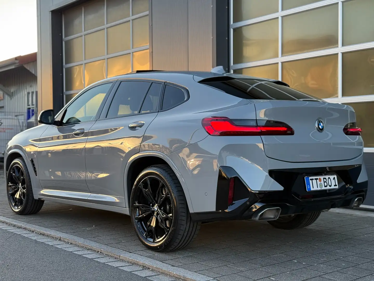 BMW X4 xDrive 30d M-SPORT PANO LASER AHK Stdhzg. Keyless Grau - 2