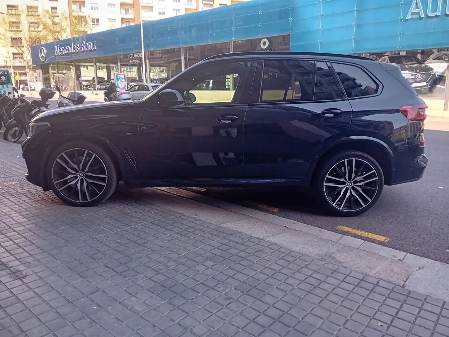 BMW X5 xDrive 40iA Zwart - 1