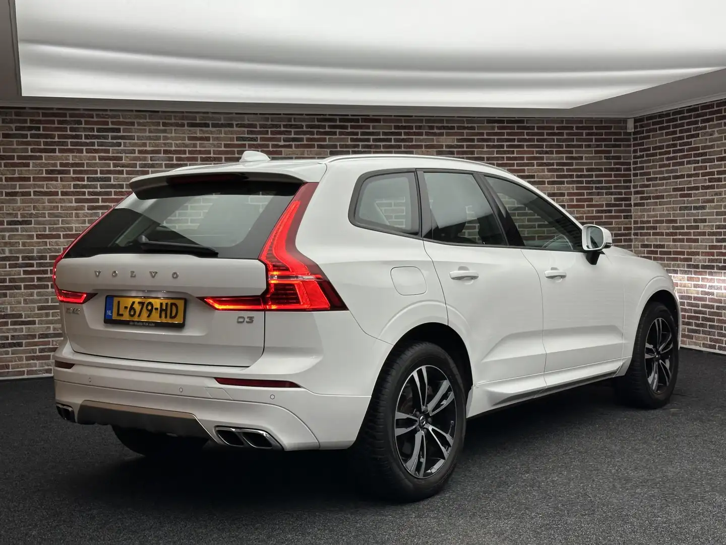 Volvo XC60 2.0 D3 R-Design Stoelvrwm Navi Sportstoelen Weiß - 2