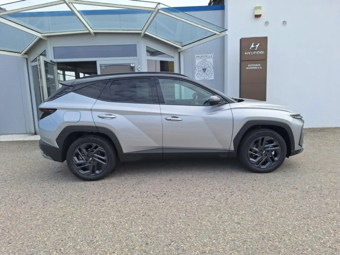 Hyundai TUCSON NX4 20th Anniversary 1,6 T-GDi PHEV 4WD AT t5pa1 Schwarz - 2
