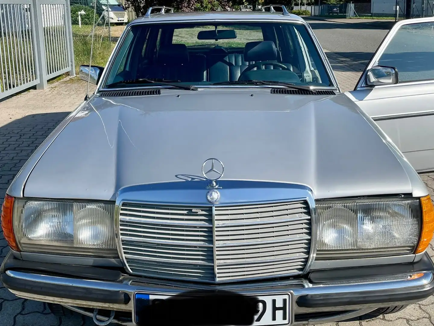 Mercedes-Benz 230 230 TE Argintiu - 1
